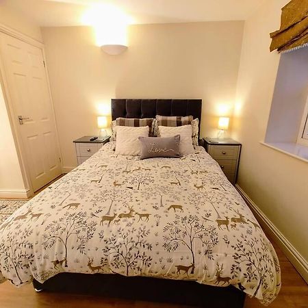 Cosy Central Modern Apartment Nantwich Bagian luar foto