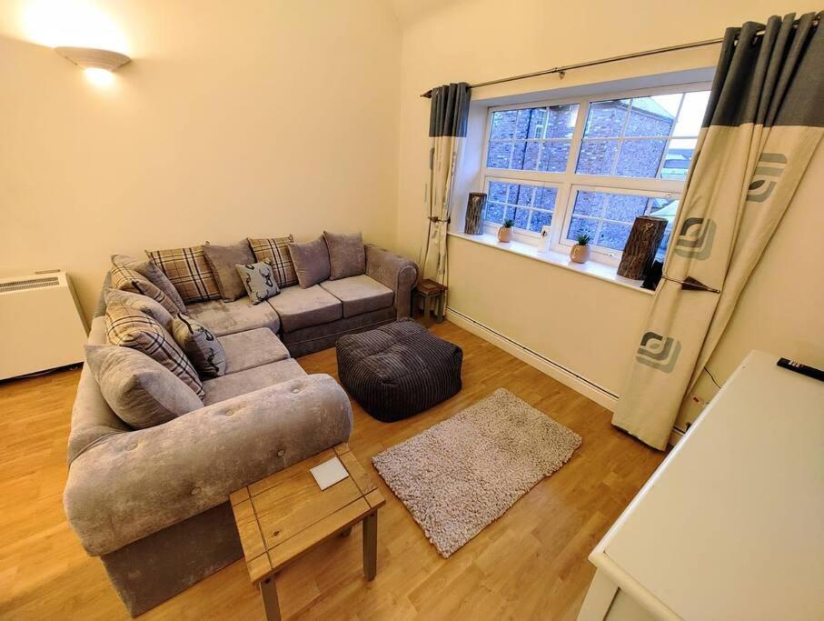 Cosy Central Modern Apartment Nantwich Bagian luar foto