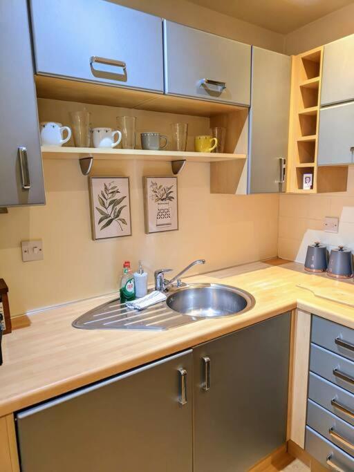 Cosy Central Modern Apartment Nantwich Bagian luar foto