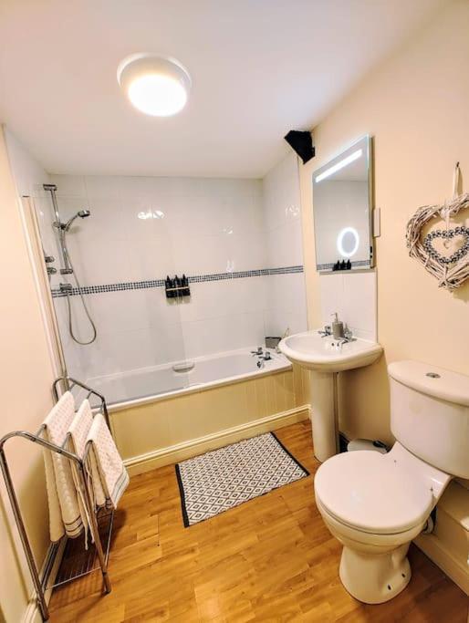 Cosy Central Modern Apartment Nantwich Bagian luar foto