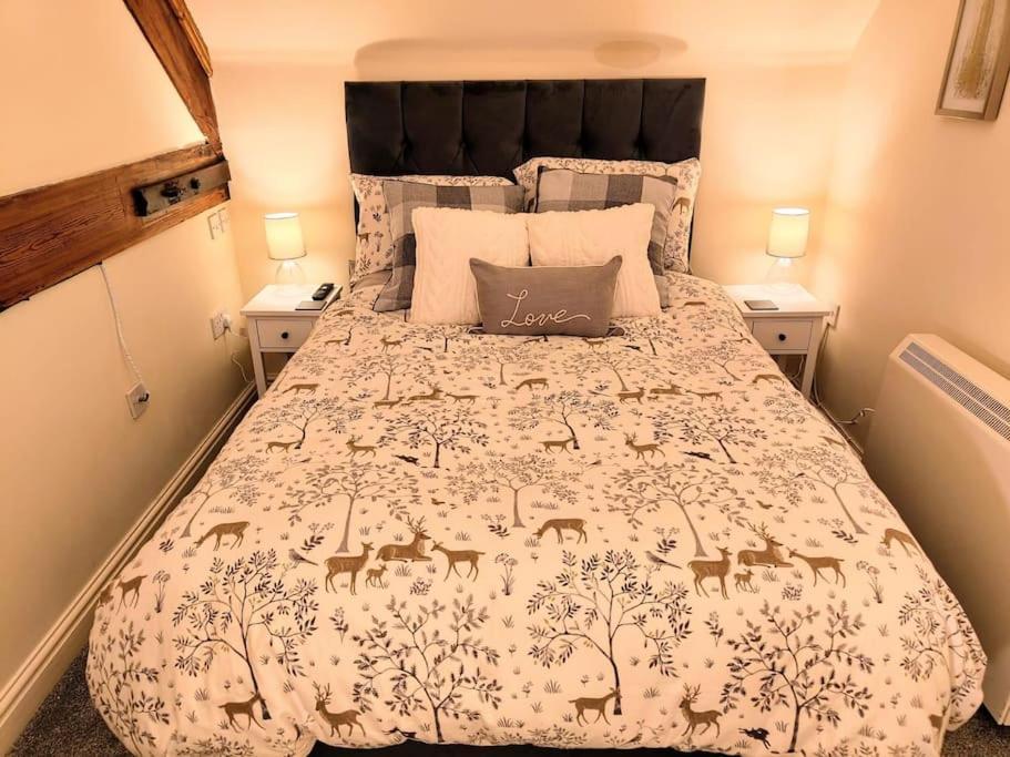 Cosy Central Modern Apartment Nantwich Bagian luar foto